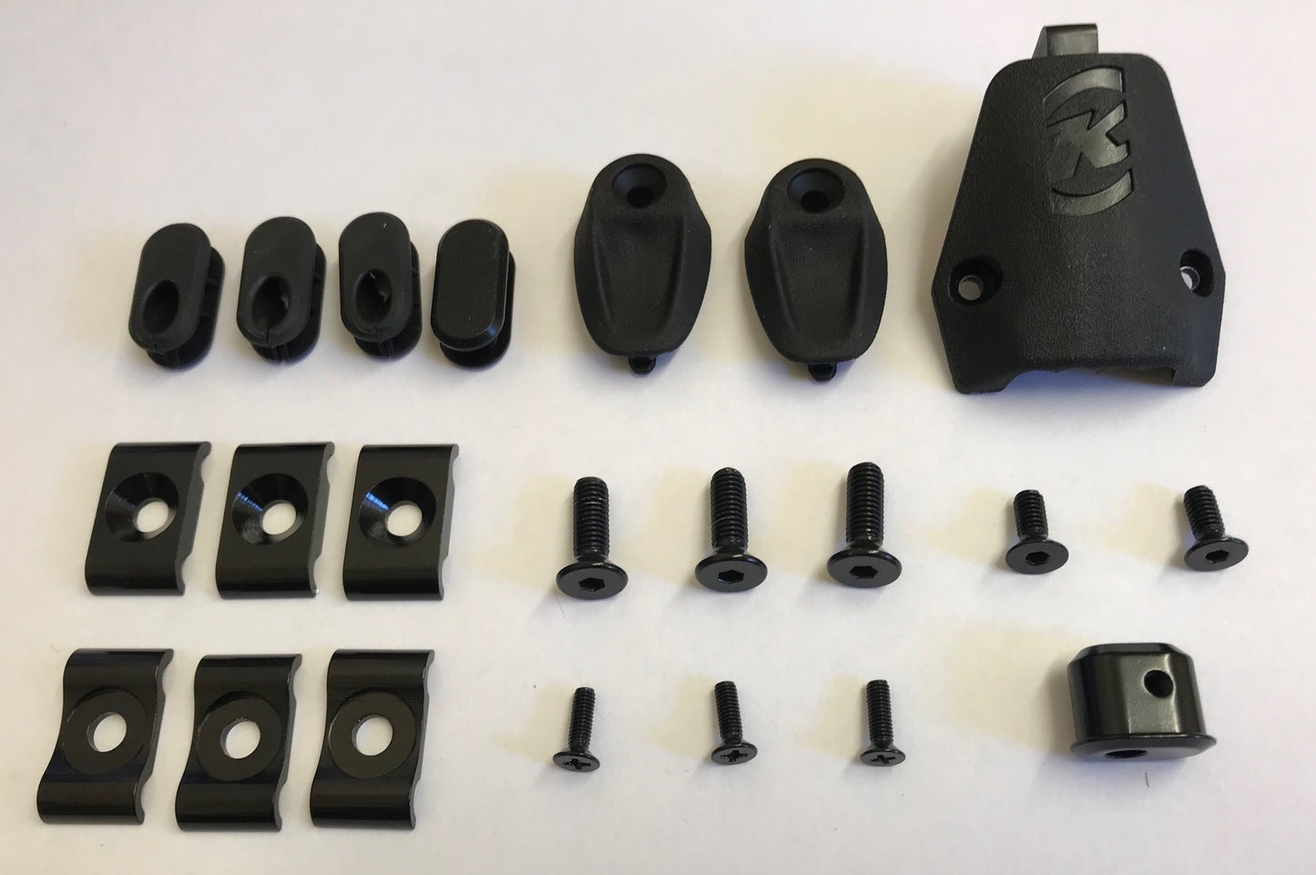 CABLE GUIDES & PLUGS HEI HEI CARBON